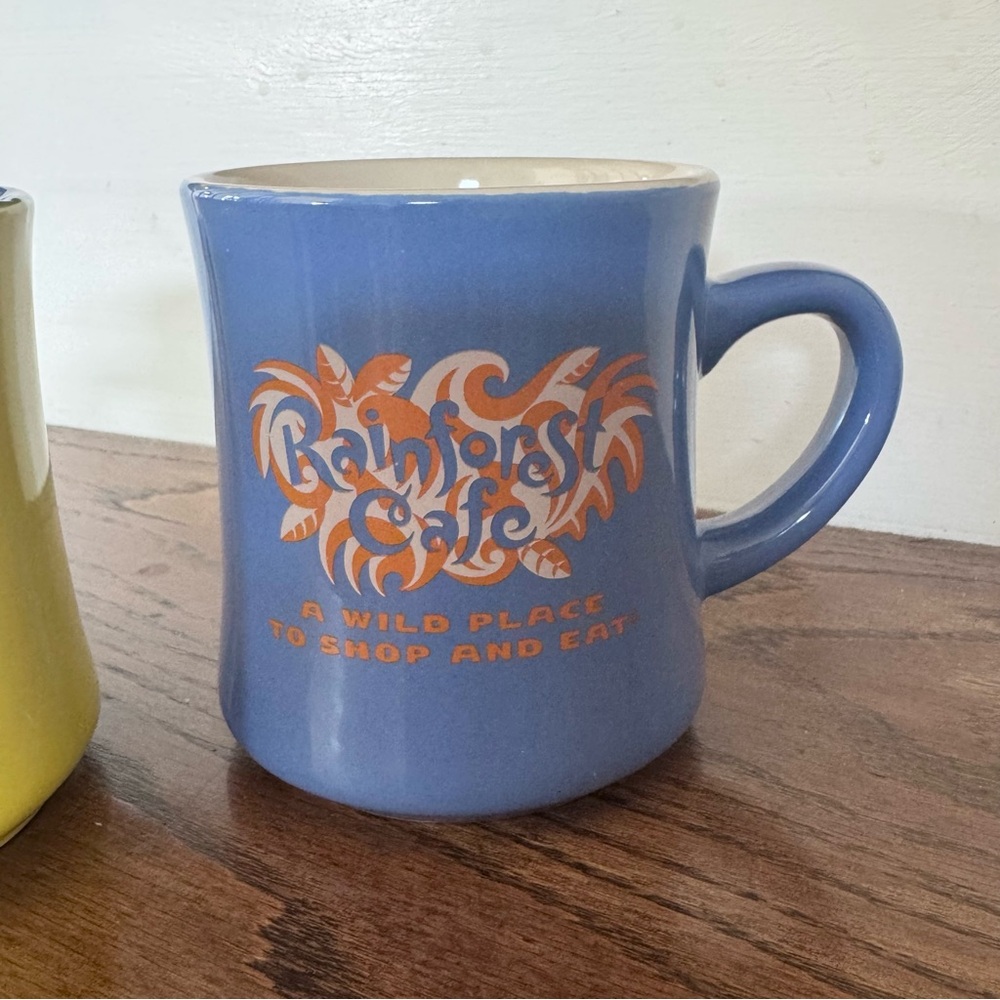 Vintage New (2) 1999 RAINFOREST CAFE Blue and Yellow Ceramic Mugs - Picture 3 of 7